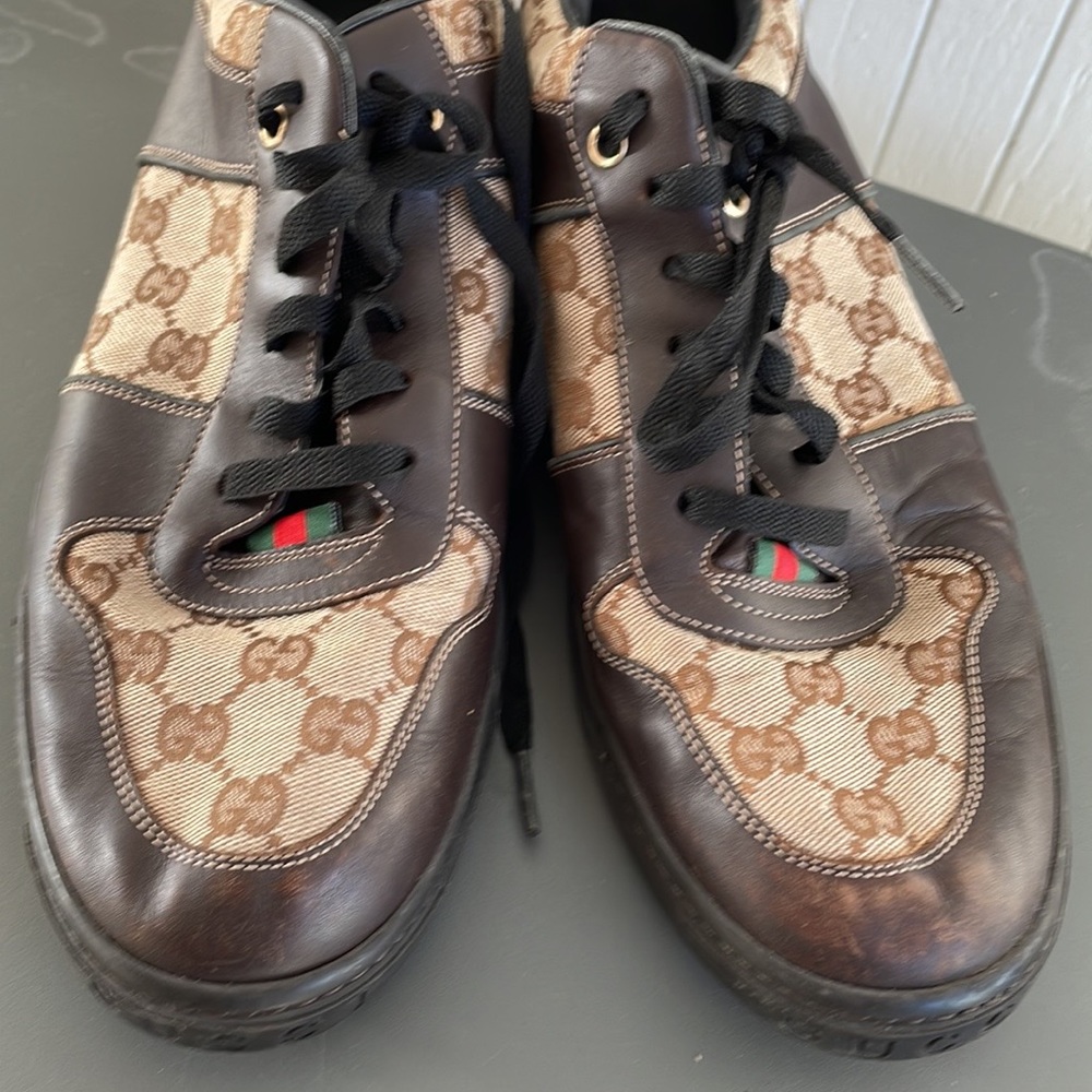 Mens GUCCI shoes size 9.5